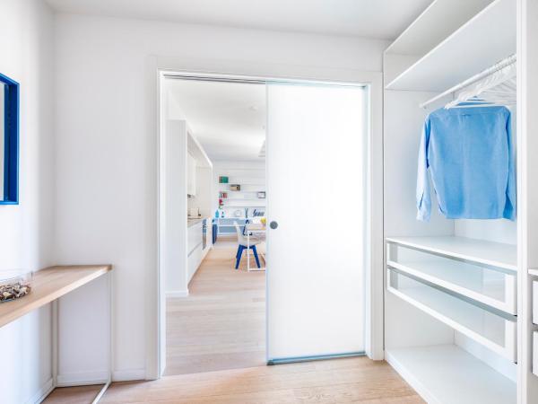 AE Home|Studio : photo 7 de la chambre suite lit king-size - vue sur mer