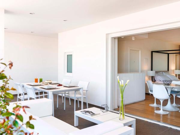 Dilman Luxury Stay : photo 9 de la chambre suite avec terrasse 