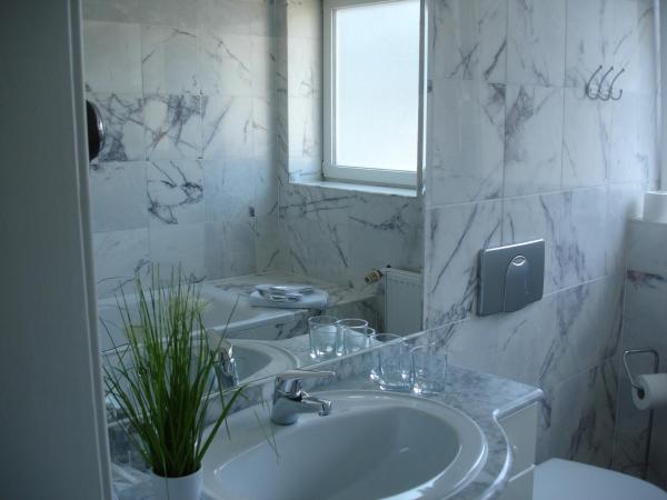 City-Pension-Dortmund : photo 1 de la chambre chambre quadruple