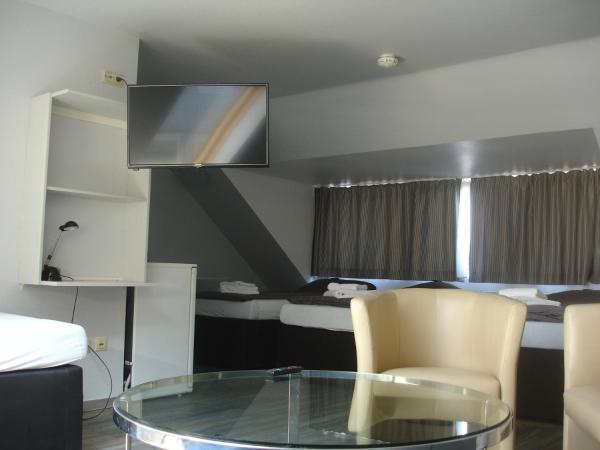 City-Pension-Dortmund : photo 5 de la chambre chambre quadruple