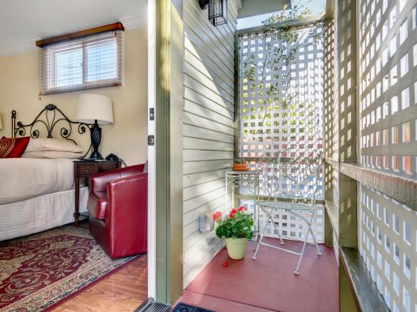 Hillcrest House Bed & Breakfast : photo 3 de la chambre chambre lit queen-size avec baignoire spa