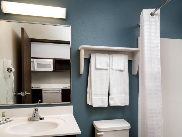 WoodSpring Suites Houston Northwest : photo 2 de la chambre chambre double avec 2 lits doubles