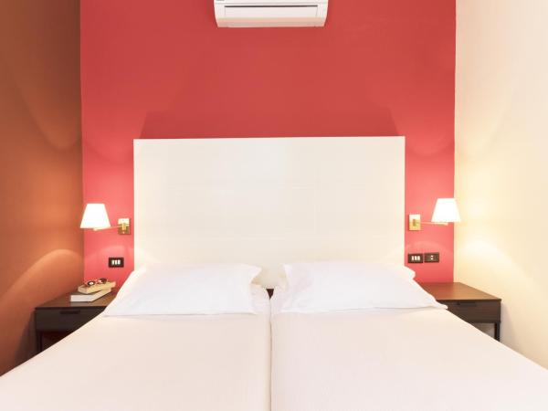 Hotel La Baia : photo 9 de la chambre chambre lits jumeaux standard