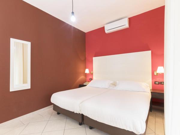 Hotel La Baia : photo 10 de la chambre chambre lits jumeaux standard