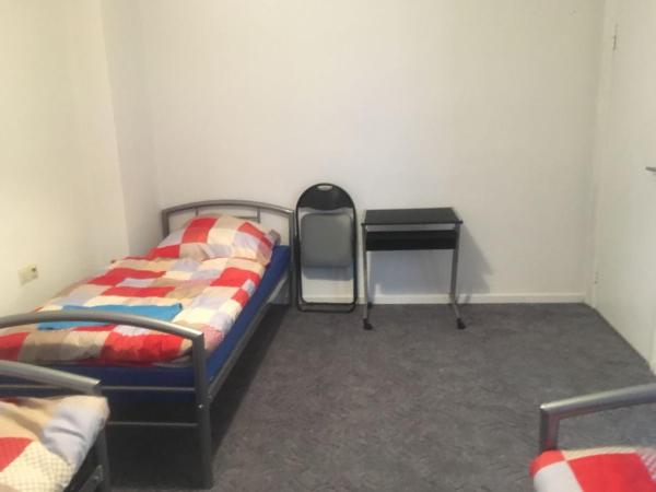 Rana's Zimmervermittlung 2 : photo 1 de la chambre chambre triple avec douche