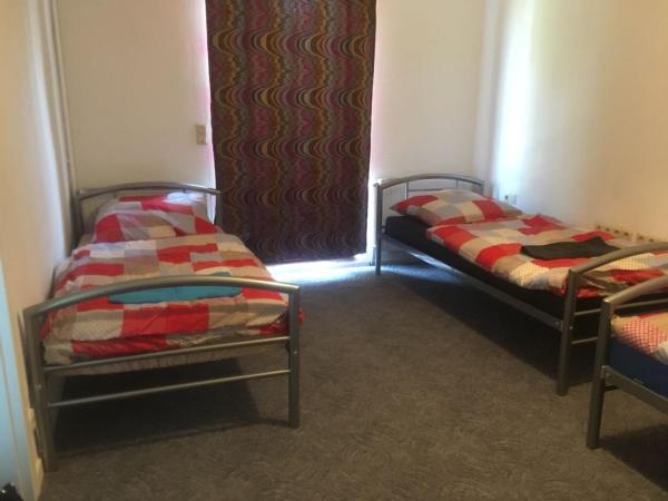 Rana's Zimmervermittlung 2 : photo 3 de la chambre chambre triple avec douche