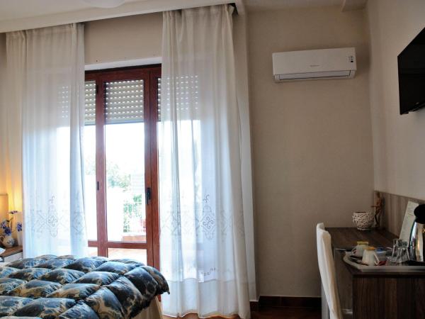 Hotel Villa Fiorita : photo 2 de la chambre chambre double avec balcon - vue sur mer