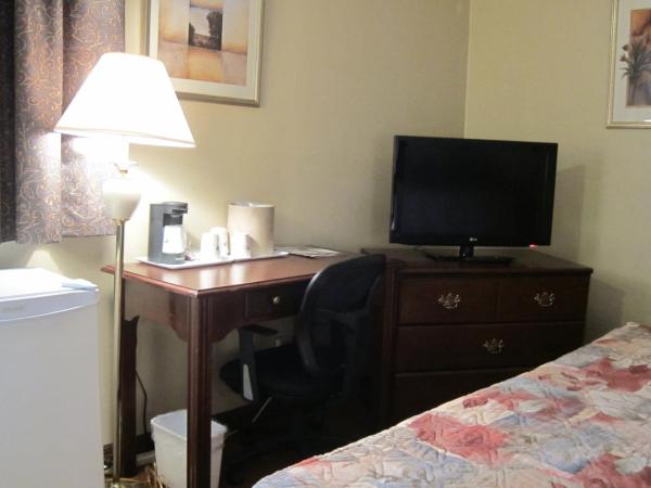 Howard Johnson by Wyndham Toronto Downtown West : photo 2 de la chambre chambre lit king-size - non-fumeurs