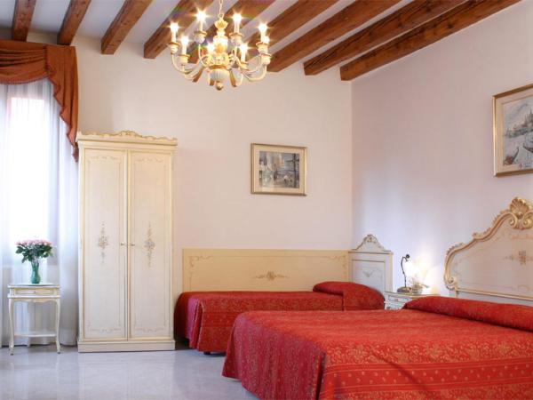 Hotel At Leonard : photo 9 de la chambre chambre quadruple