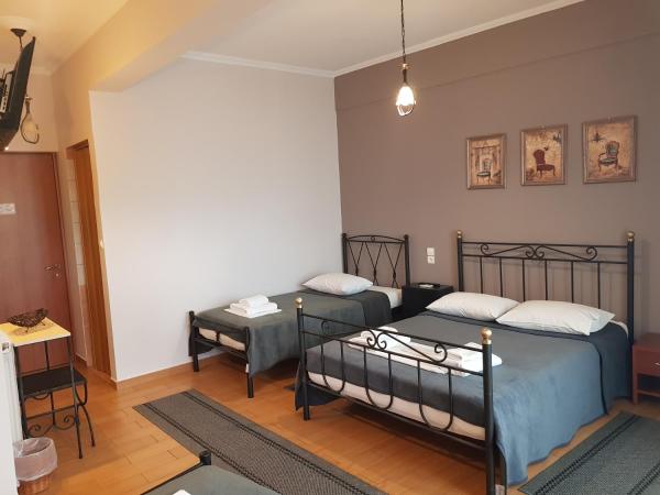 Exarchos Guest House : photo 4 de la chambre chambre triple