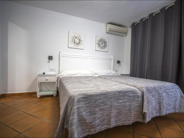 Hostal San Ramón : photo 2 de la chambre chambre lits jumeaux supérieure