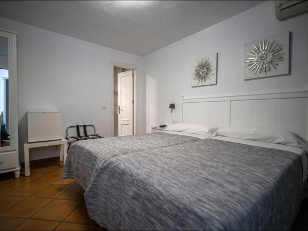 Hostal San Ramón : photo 1 de la chambre chambre lits jumeaux supérieure