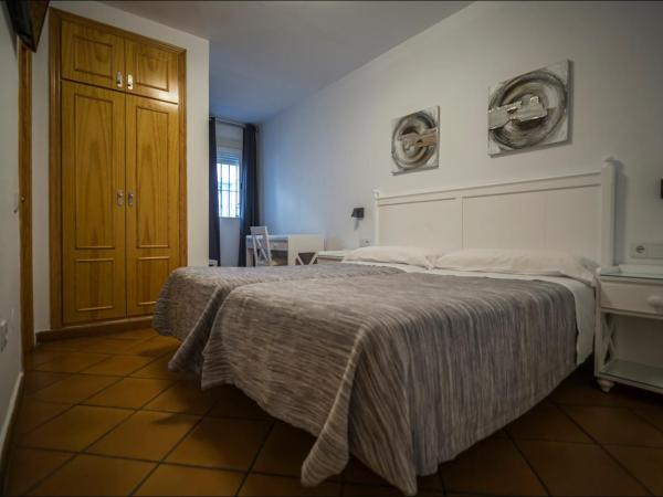 Hostal San Ramón : photo 7 de la chambre chambre lits jumeaux supérieure