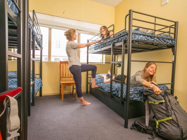 YHA Hobart Central : photo 2 de la chambre lit dans dortoir pour femmes de 6 lits