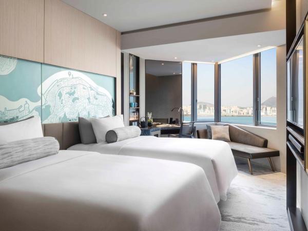 Hyatt Centric Victoria Harbour : photo 3 de la chambre chambre lits jumeaux - accès au salon