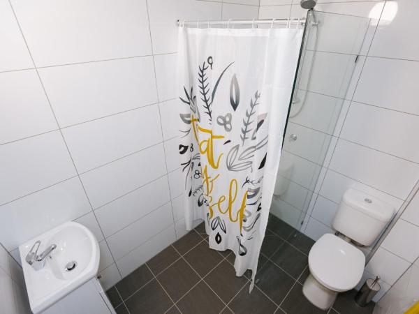 Mad Monkey Village : photo 1 de la chambre chambre double avec salle de bains privative