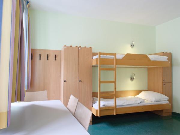 Jugendherberge Wien - Myrthengasse : photo 1 de la chambre lit superposé dans dortoir pour femmes de 4-6 lits avec salle de bains commune