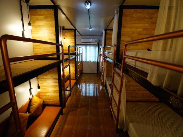 Sleep Owl Hostel : photo 6 de la chambre lit superposé dans dortoir mixte - Étage supérieur