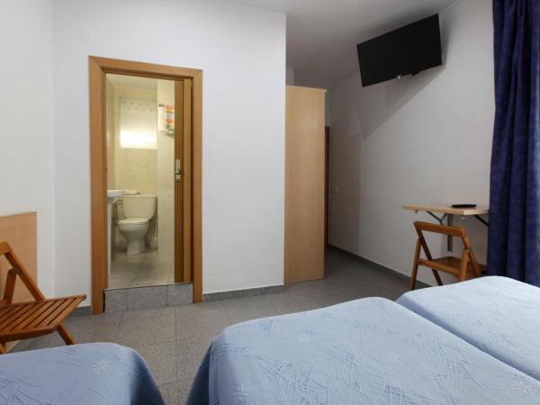 Hostal L'Alba : photo 8 de la chambre chambre triple Économique