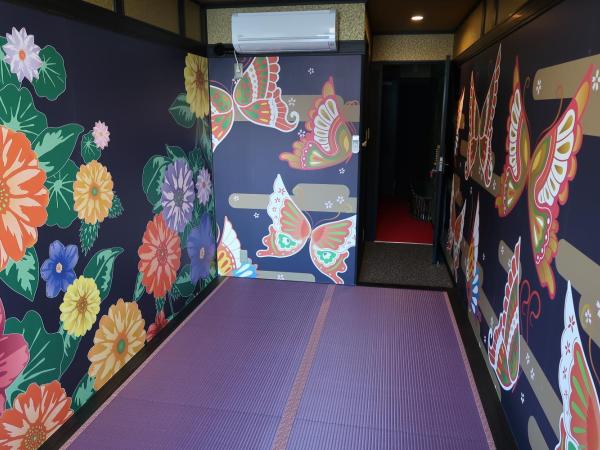 Picnic Hostel Osaka : photo 1 de la chambre chambre lits jumeaux avec salle de bains privative