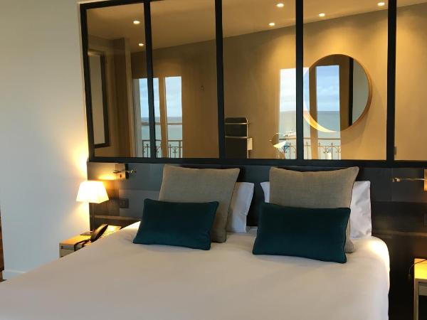 Hôtel de la Plage - Saint Jean de Luz : photo 9 de la chambre chambre prestige premium avec balcon - vue sur mer