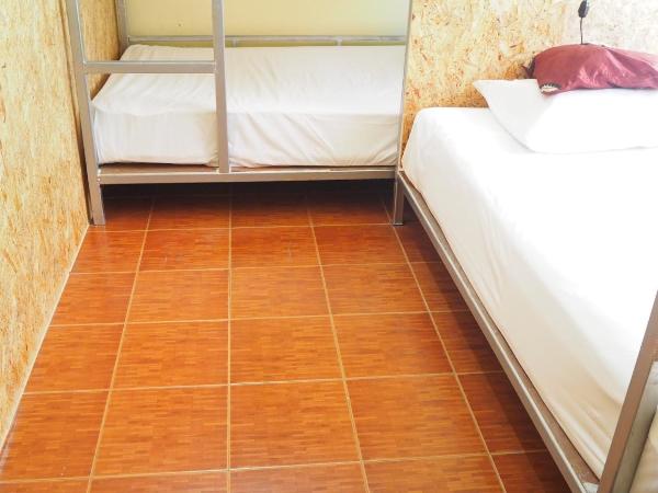 Chaokoh Phi Phi Hostel : photo 2 de la chambre lit dans dortoir mixte de 4 lits