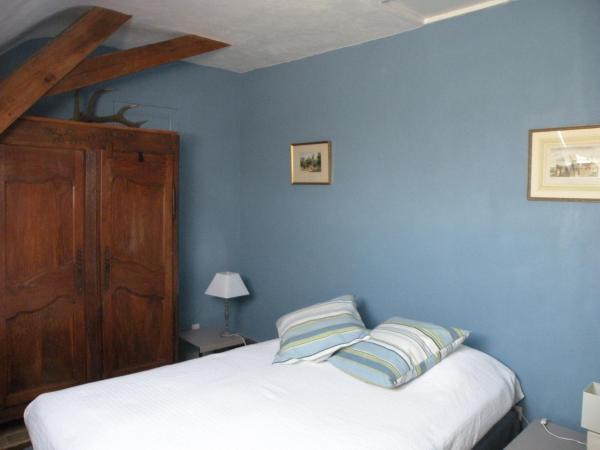 Les Talvasières : photo 2 de la chambre chambre double standard avec salle de bains commune