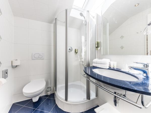 Hotel Mondschein : photo 8 de la chambre chambre triple avec 2 chambres