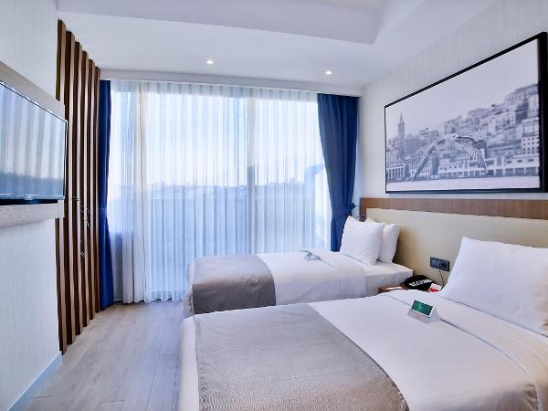 Ramada by Wyndham Istanbul Old City : photo 1 de la chambre suite lits jumeaux avec terrasse - non-fumeurs