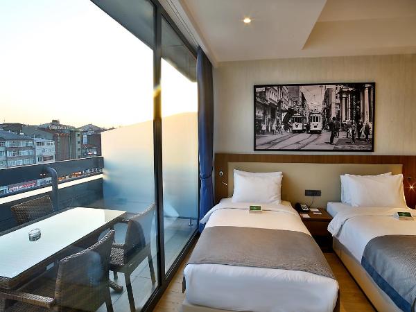 Ramada by Wyndham Istanbul Old City : photo 3 de la chambre chambre lits jumeaux exécutive avec terrasse - non-fumeurs
