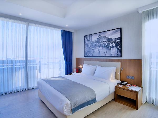 Ramada by Wyndham Istanbul Old City : photo 1 de la chambre chambre lit king-size exécutive avec terrasse - non-fumeurs