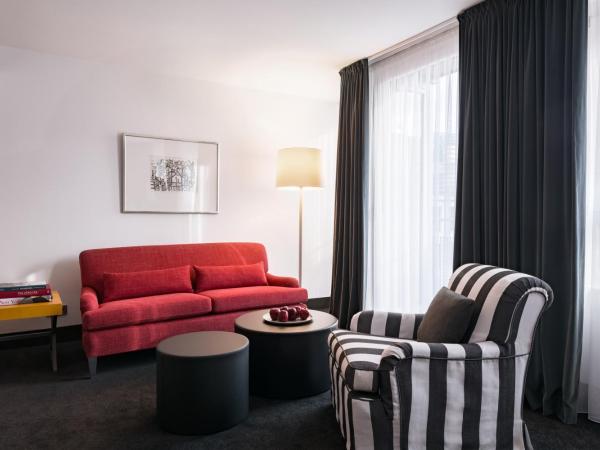 THE MADISON Hotel Hamburg : photo 2 de la chambre suite junior lit king-size avec kitchenette