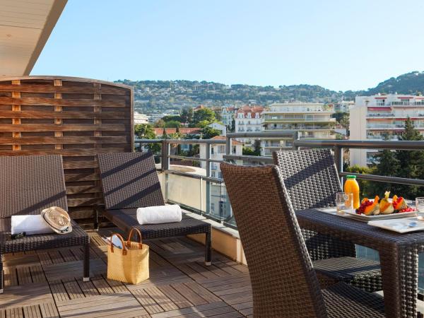 Nehô Suites Cannes Croisette : photo 2 de la chambre suite nuptiale avec terrasse