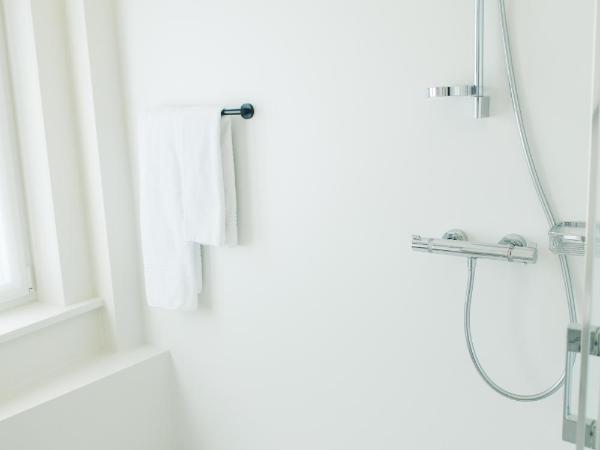 Hotel du Bassin : photo 3 de la chambre chambre double standard avec vue sur le port