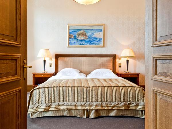Grand Hotel LES TROIS ROIS : photo 1 de la chambre suite rivière