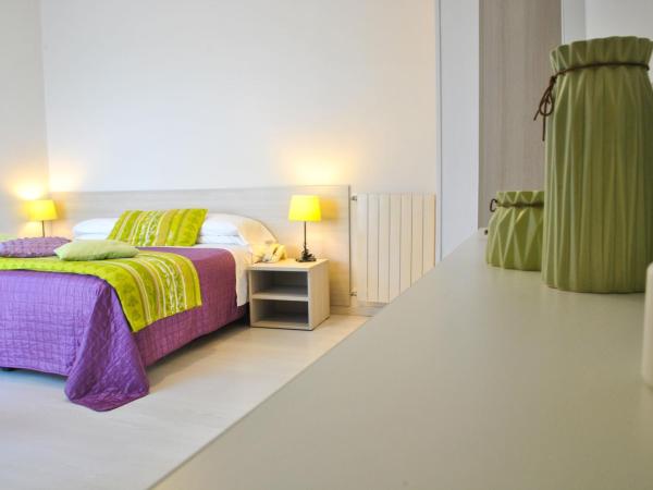 Hotel Villa Fiorita : photo 1 de la chambre chambre quadruple avec balcon et vue sur la mer