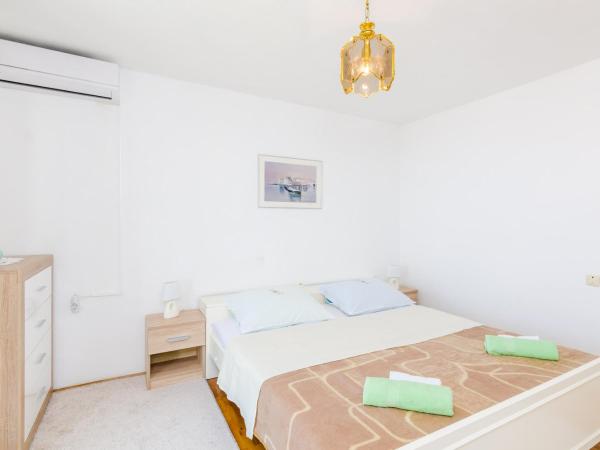 Rooms Nikola : photo 3 de la chambre chambre double avec terrasse - vue sur mer