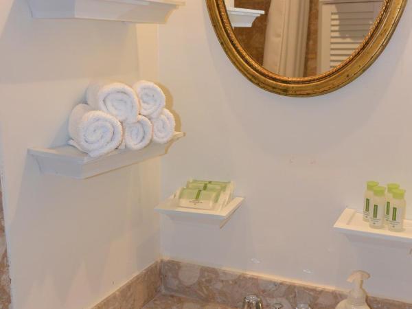 Manoir Sainte Genevieve : photo 10 de la chambre chambre double avec 2 lits doubles