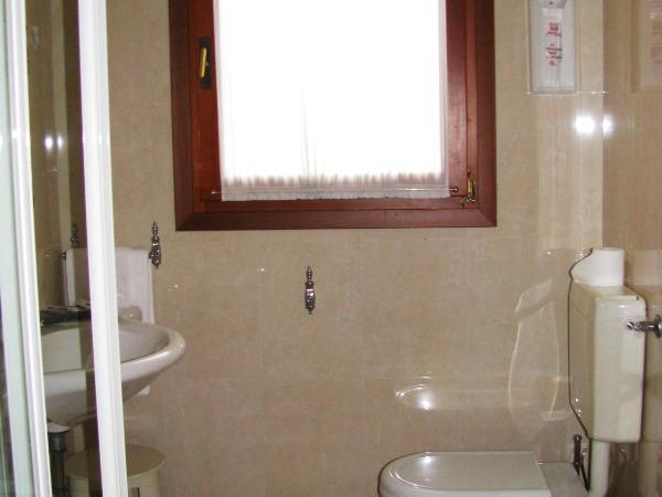 Hotel Belle Epoque : photo 3 de la chambre chambre triple