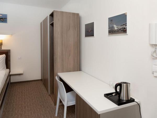 Skyhotel Prague : photo 2 de la chambre chambre familiale - vue sur jardin