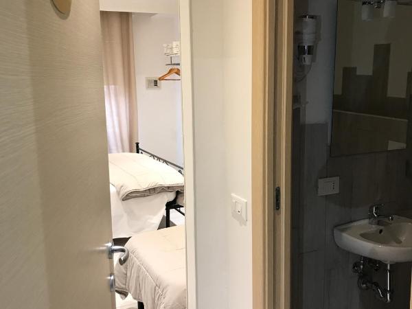 Home Meryem LOC-04612 : photo 8 de la chambre chambre double avec salle de bains privative