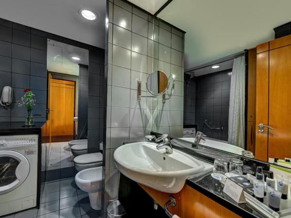 J5 Hotels - Port Saeed : photo 1 de la chambre chambre lit king-size premium