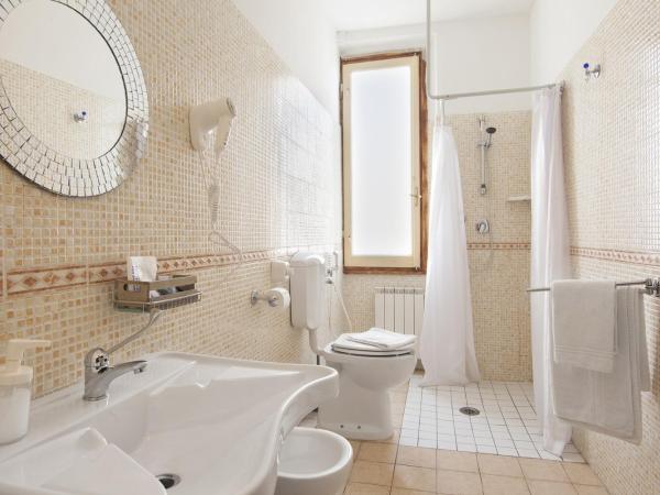 B&B La Cittadella : photo 6 de la chambre chambre familiale avec salle de bains privative