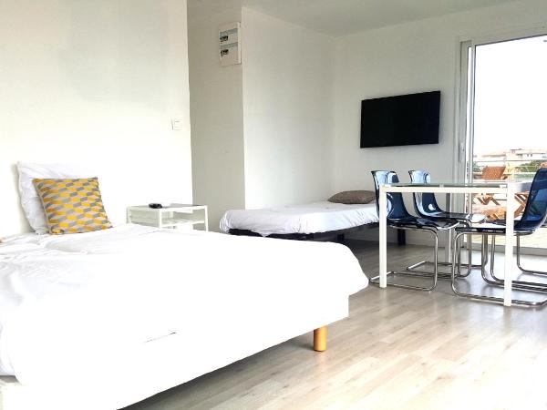 Hotel Sable Et Soleil - Port, Plage et spa : photo 2 de la chambre suite avec jacuzzi