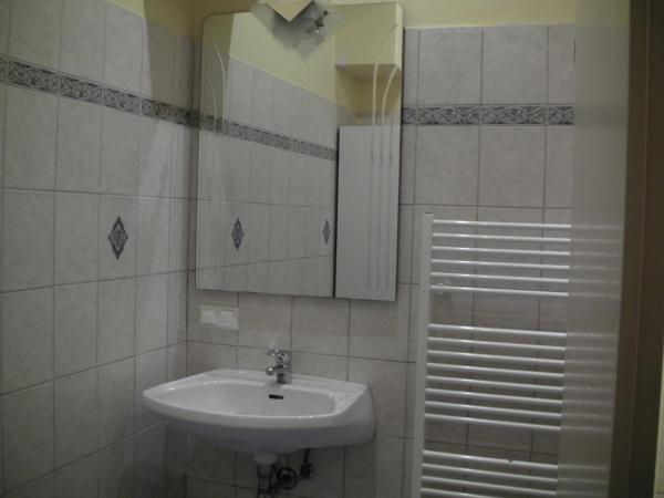 HappyHostel : photo 6 de la chambre chambre familiale avec salle de bains privative