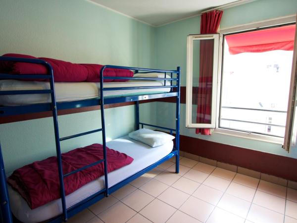 Auberge Internationale des Jeunes : photo 3 de la chambre lit dans dortoir mixte de 2 lits avec salle de bains commune
