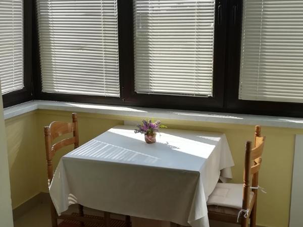 Guest House Krševan : photo 9 de la chambre studio avec vue sur jardin