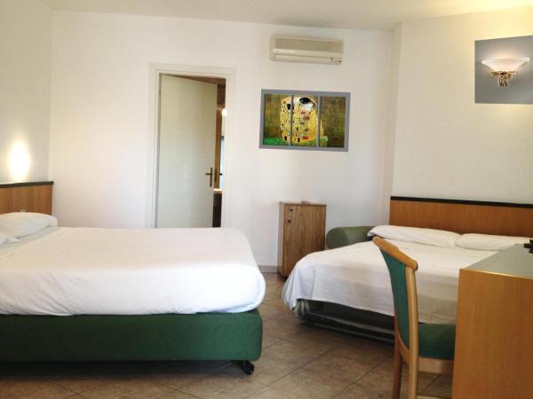 Hotel Ambrosio La Corte : photo 3 de la chambre chambre quadruple standard
