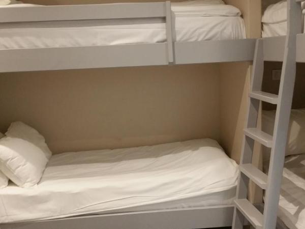 Central Station Hotel Liverpool : photo 4 de la chambre chambre de groupe de 6 lits