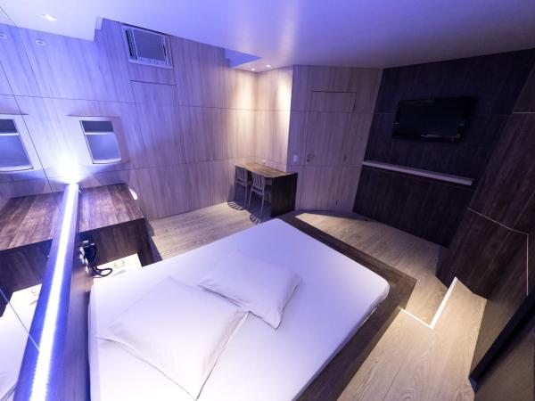 Snob Motel (Adult Only) : photo 5 de la chambre suite avec jacuzzi